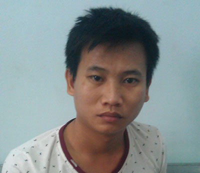 Tên cướp sa lưới sau hơn 10 giờ gây án - 1 Đối tượng Nguyễn Bá Lộc tại cơ quan điều tra.