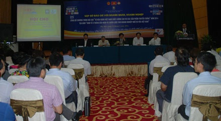 Tôn vinh thương hiệu hàng Việt - 1 Cuộc họp báo thông báo về Hội chợ tôn vinh thương hiệu Việt.