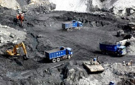 Phó Thủ tướng Nguyễn Xuân Phúc chỉ đạo mở rộng điều tra vụ xuất lậu than - 1 (Ảnh, minh họa)