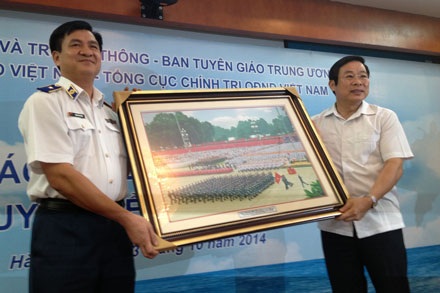 Dân trí được khen thưởng về thông tin bảo vệ chủ quyền biển đảo - 2 Báo Dân trí cùng các báo nhận bằng khen về tuyên truyền biển đảo
