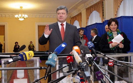 Tổng thống Ukraine đối mặt nhiều thách thức sau chiến thắng tại quốc hội - 1 Chiến thắng tại quốc hội không giúp ông Petro Poroshenko giải quyết mọi khó khăn