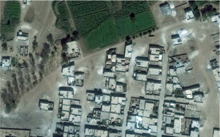 Giao tranh ác liệt tại điểm nóng Kobane nhìn từ vệ tinh - 5 Nhiều ngày giao tranh đã khiến những tòa nhà bị phá hủy,
chỉ còn lại những hố sâu do đạn pháo.