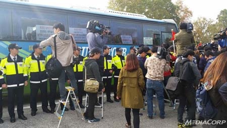 Các nhà hoạt động Hàn Quốc đã đụng độ với người dân địa phương khu vực Paju