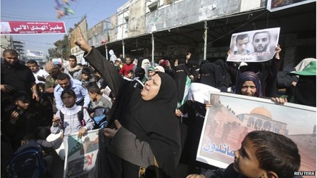 Israel: Tấn công tại giáo đường Do Thái, 4 người chết - 2 Người Palestine tại Dải Gaza ăn mừng sau khi có thông tin về vụ tấn công