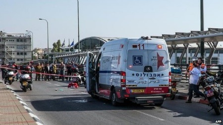 Tấn công bằng dao tại Israel, 2 người thiệt mạng - 1 Hiện trường vụ tấn công tại Tel Aviv