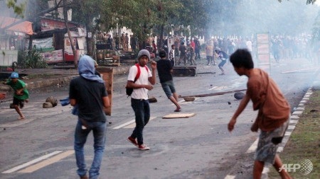 Indonesia: Bùng phát biểu tình vì xăng tăng giá 30%, 1 người chết - 1 Indonesia đã chứng kiến nhiều ngày biểu tình phản đối xăng tăng giá