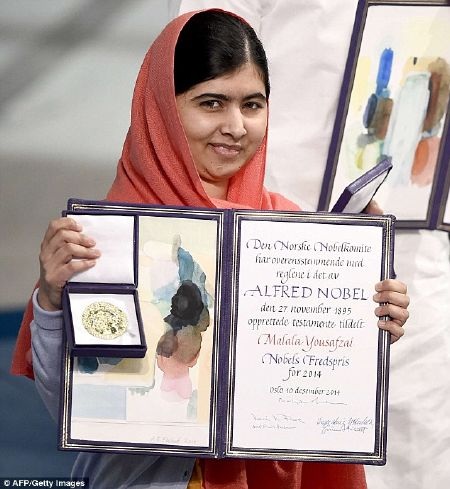 Cận cảnh lễ trao giải Nobel hòa bình 2014 - 7 Malala và ông