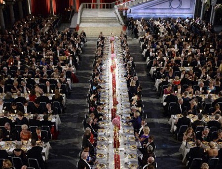 Lộng lẫy yến tiệc hoàng gia mừng các chủ nhân giải Nobel - 10 Bàn danh dự của yến tiệc Nobel