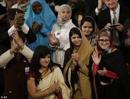 Cận cảnh lễ trao giải Nobel hòa bình 2014 - 5 Nhiều bạn bè của Malala tới chúc mừng cho bạn trong ngày lễ trọng đại