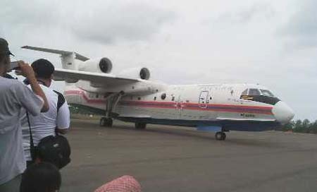 Thủy phi cơ Nga đến Indonesia tìm hộp đen QZ8501 - 1 Chiếc Beriev Be-200 chuyên tìm kiếm cứu nạn của Nga đã tới Indonesia