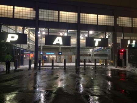 Mỹ: Bão tuyết lịch sử vùi lấp nhiều bang, phong tỏa New York - 9 Lối vào tòa nhà trung tâm thương mại Thế giới đã bị khóa
kỹ. (Ảnh: NY Daily)