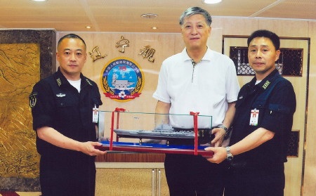 Trung Quốc "ỉm" tiền mua tàu sân bay Liêu Ninh của doanh nhân Hồng Kông? - 1 Xu Zengping đã bỏ ra khoảng 120 triệu USD để đưa tàu sân bay về Trung Quốc (Ảnh:
