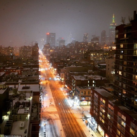 Mỹ: Bão tuyết lịch sử vùi lấp nhiều bang, phong tỏa New York - 7 Đường phố Manhattan im ắng hiếm thấy. (Ảnh: NY Daily)