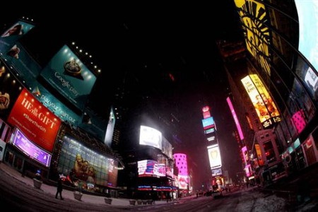 Mỹ: Bão tuyết lịch sử vùi lấp nhiều bang, phong tỏa New York - 8 New York không khác gì một thành phố ma. (Ảnh: NY Daily)