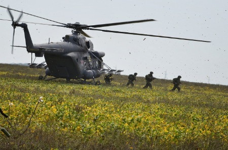 Trực thăng vận tải Mi-8 trong cuộc diễn tập quân sự Vostok-2014. (Ảnh: