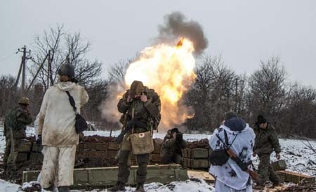 Đạn pháo vẫn nổ rền ở Đông Ukraine hậu thỏa thuận ngừng bắn - 1 Phe ly khai tại Đông Ukraine đã đông ý ký vào thỏa thuận ngừng bắn (Ảnh: