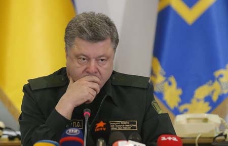 Tổng thống Ukraine đệ trình quy chế tự trị đặc biệt cho miền Đông - 1 Tổng thống Ukraine Petro Poroshenko (Ảnh: EPA)