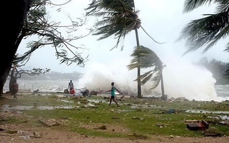 Siêu bão mạnh hơn 300km/h san phẳng quốc đảo Vanuatu - 1 Xem clip