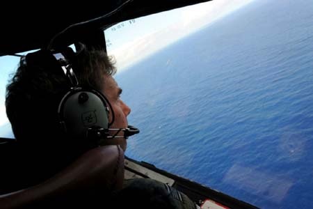 MH370 mất tích do phi công tự sát? - 2 Chiến dịch tìm kiếm MH370 đã kéo dài 1 năm mà không có kết quả (Ảnh: The Week)