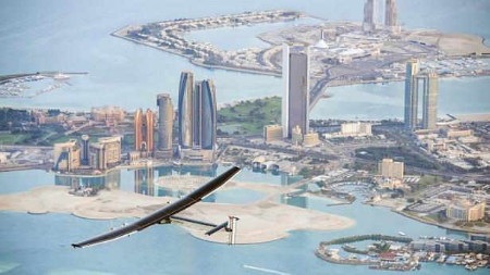 Máy bay năng lượng mặt trời thử sức bay vòng quanh thế giới - 3 Solar Impulse-2 có thiết kế nhẹ với 17.000 pin năng lượng mặt trời (Ảnh: