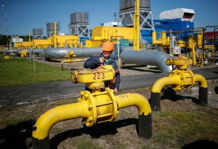 Nga - Ukraine đạt thỏa thuận khí đốt, châu Âu bớt lo "tê cóng" - 1 Ukraine và EU vẫn lệ thuộc lớn vào nguồn khí đốt từ Nga (Ảnh: NBC News)