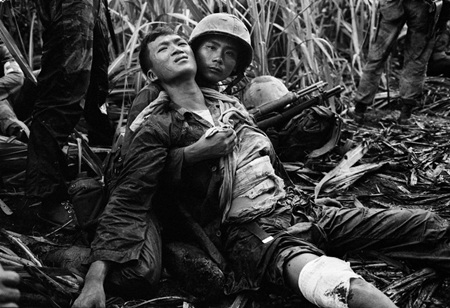 Những bức ảnh khó quên về chiến tranh Việt Nam (1) - 6 Những bức ảnh lay động lòng người về chiến tranh Việt Nam (P1)