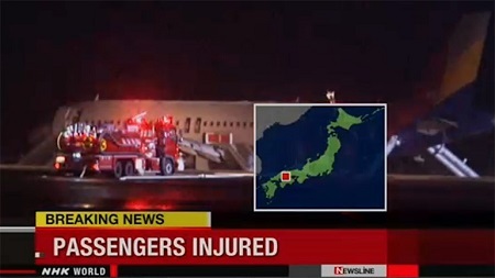 Máy bay lao khỏi đường băng sau khi hạ cánh (Ảnh: