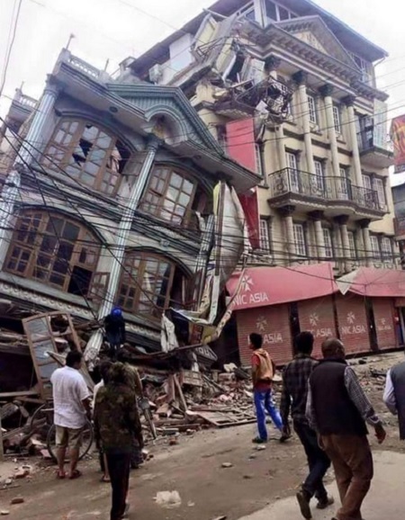 Hầu hết các ngôi nhà tại thủ đô Nepal đều bị động đất làm hư hại (Ảnh: ANI)