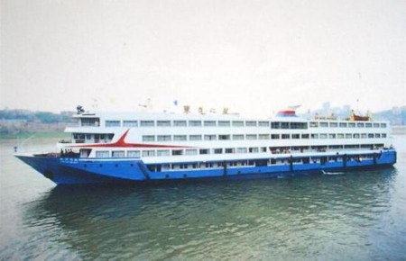 Trung Quốc dốc toàn lực giải cứu nạn nhân vụ chìm tàu, 5 người đã thiệt mạng - 1 Chiếc phà bị chìm khi đang chở theo hơn 450 người trên khoang