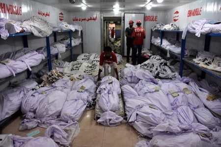 Một nhà xác của tổ chức từ thiện Edhi chật cứng thi thể người tử vong vì nắng nóng (Ảnh: