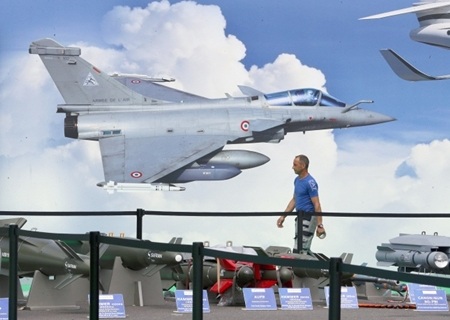 Triển lãm hàng không Paris tưng bừng khai mạc - 18 Khu triển lãm chiến đấu cơ Rafale của nước chủ nhà. (Ảnh: