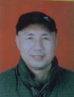 Trung Quốc nâng tàu đắm khỏi mặt nước, thuyền trưởng lên tiếng - 2 Thuyền trưởng Zhang Shunwen, người được giải cứu sau khi tàu đắm (Ảnh: China Daily)