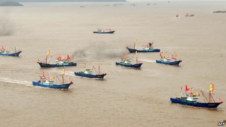 Đội tàu cá Trung Quốc càn quét khắp thế giới - 1 Tàu cá Trung Quốc bị tố đánh bắt trộm ngày một nhiều (Ảnh: