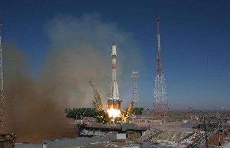 Tàu vũ trụ Nga phóng lên trạm ISS thành công sau 2 lần phát nổ - 1 Tên lửa đẩy Soyuz-U đưa tàu vũ trụ Tiến Bộ - M28M rời bệ phóng (Ảnh: