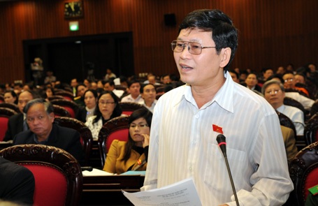 Theo đại biểu Tô Văn Tám, trường người có tín nhiệm thấp không chịu từ chức mới bỏ phiếu tín nhiệm