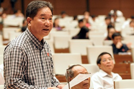 “Quy định pháp luật dày đặc, án oan sai vẫn... rất nhiều” - 1 Đại biểu Nguyễn Bá Thuyền cho rằng quy định pháp luật dày đặc nhưng việc xét xử vẫn oan sai nhiều.