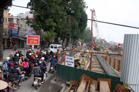 Hà Nội sẽ xử lý nghiêm phương tiện quá khổ đi qua khu vực làm đường sắt đô thị