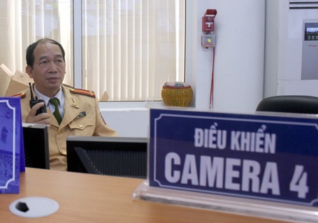 Một ngày tại trung tâm bắt lỗi vi phạm giao thông khắp Hà Nội