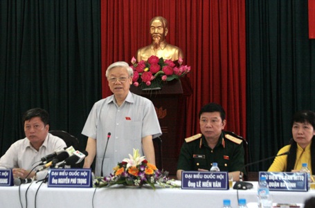 Tổng Bí thư Nguyễn Phú Trọng cùng đại biểu Quốc hội TP Hà Nội tiếp xúc cử tri quận Ba Đình