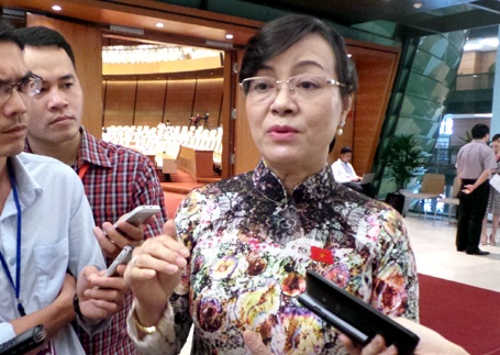 Chủ tịch HĐND TPHCM Nguyễn Thị Quyết Tâm đề nghị bỏ thu phí sử dụng đường bộ đối với xe máy
