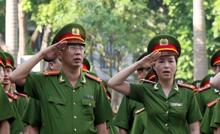 Nghi lễ hát Quốc ca sáng 1/6 của lực lượng Công an TP Hà Nội