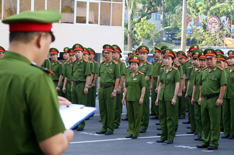 Lực lượng Công an TP Hà Nội chuẩn bị cho nghi thức làm lễ chào cờ, hát Quốc ca
