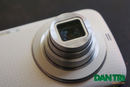 Cận cảnh Galaxy K Zoom đầu tiên tại Việt Nam - 11 Máy dùng ống kính