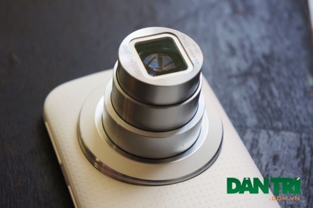 Cận cảnh Galaxy K Zoom đầu tiên tại Việt Nam - 12 Khả năng Zoom quang lên đến 10x