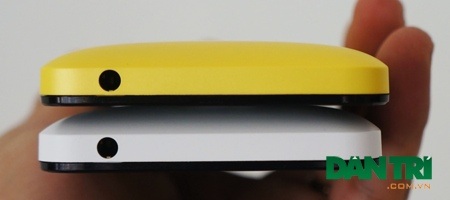 PadFone mini đọ dáng cùng Zenfone 4 tại Việt Nam - 8 Cạnh trên là ngõ ra âm thanh.