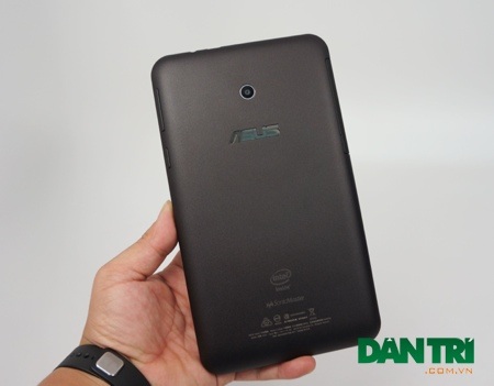 Cận cảnh chiếc tablet nghe gọi, lướt web giá 3 triệu đồng của Asus - 3 Toàn bộ mặt sau