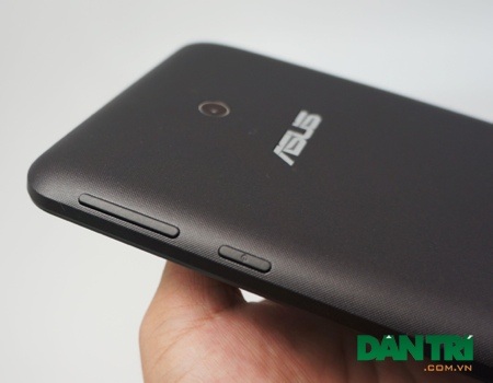 Cận cảnh chiếc tablet nghe gọi, lướt web giá 3 triệu đồng của Asus - 6 Các phím bấm to và cao, giúp dễ dàng thao tác sử dụng