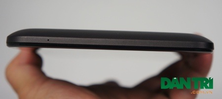 Cận cảnh chiếc tablet nghe gọi, lướt web giá 3 triệu đồng của Asus - 9 Cạnh dưới là microphone