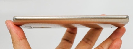 LG G3 màu vàng bất ngờ xuất hiện tại Việt Nam - 5 Cạnh dưới là ngõ ra âm thanh, microphone và cổng sạc