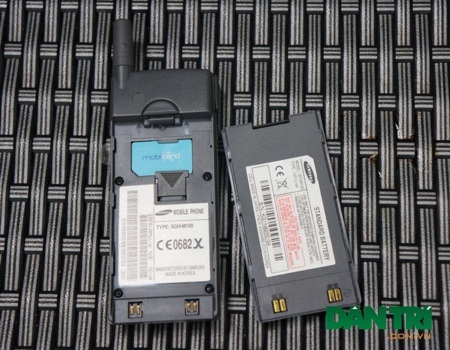 Cận cảnh 2 chiếc điện thoại cổ nghe nhạc đầu tiên trên thế giới - 9 Pin hiện vẫn còn sử dụng tốt